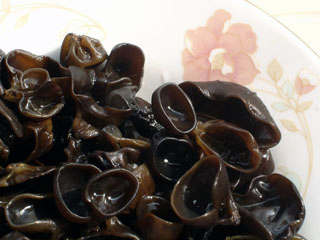 ब्लॅक फंगस एक्सट्रैक्ट पाउडर 10% पॉलीसाकारिड्स के साथ रक्त शर्करा और हाइपोलिपिडेमिक फंक्शनल फूड को विनियमित करने के लिए पानी में घुलनशील